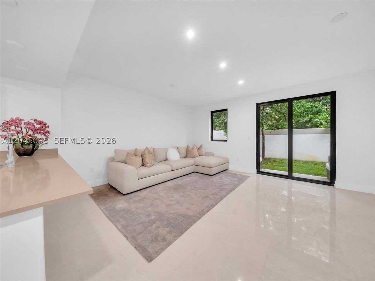 5505 W Oak Way - Photo 6 of 24