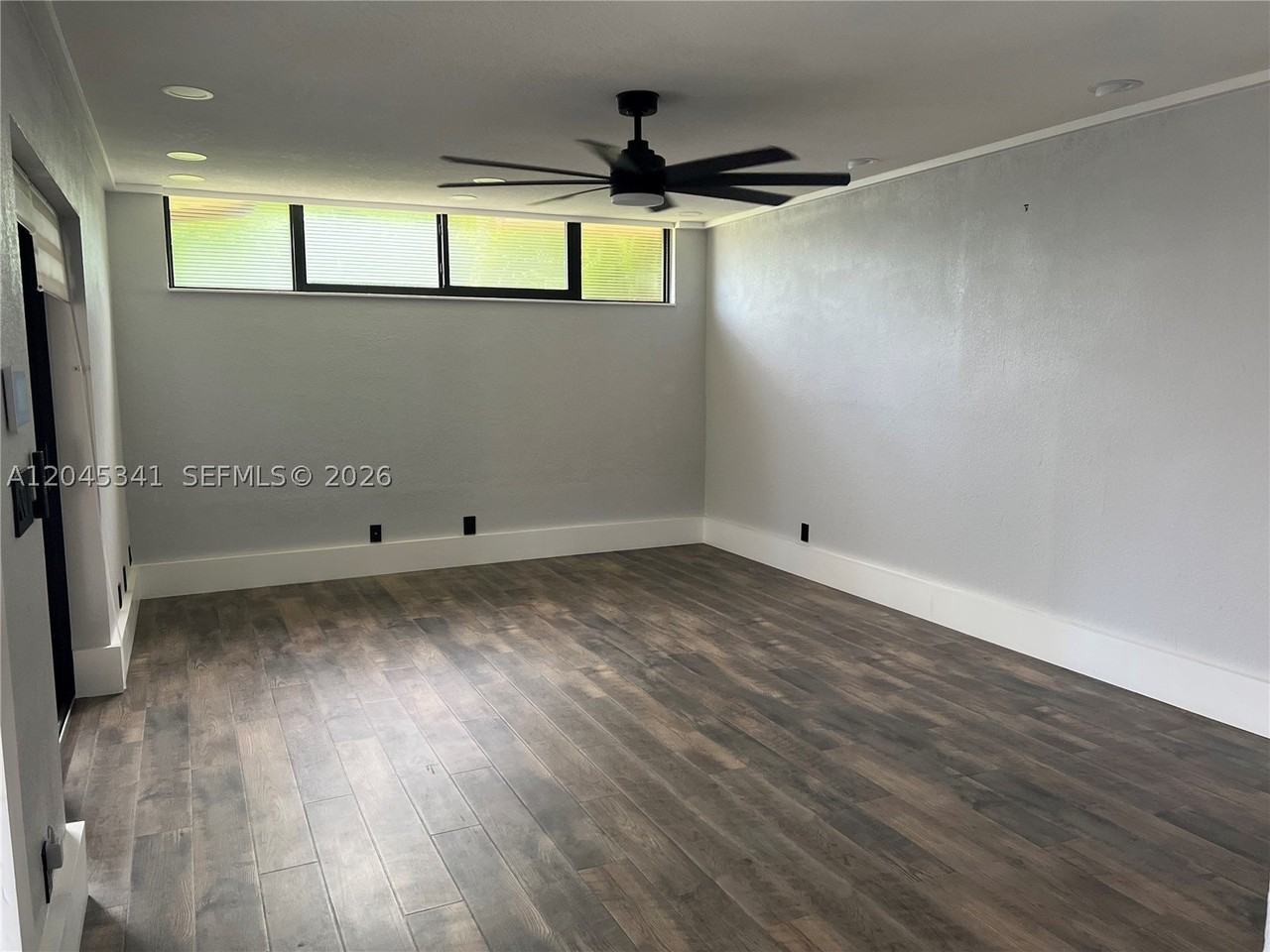 3940 Victoria Dr - Photo 4 of 11