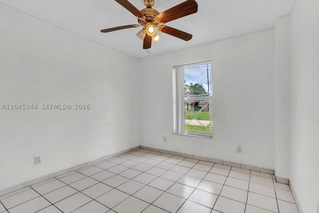768 Sw 9th St - Photo 6 of 29