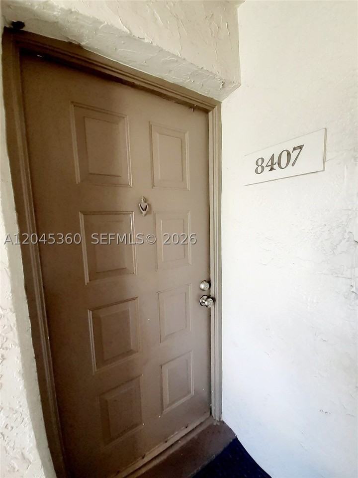 8407 Coral Lake Mnr #8407 - Photo 2 of 23