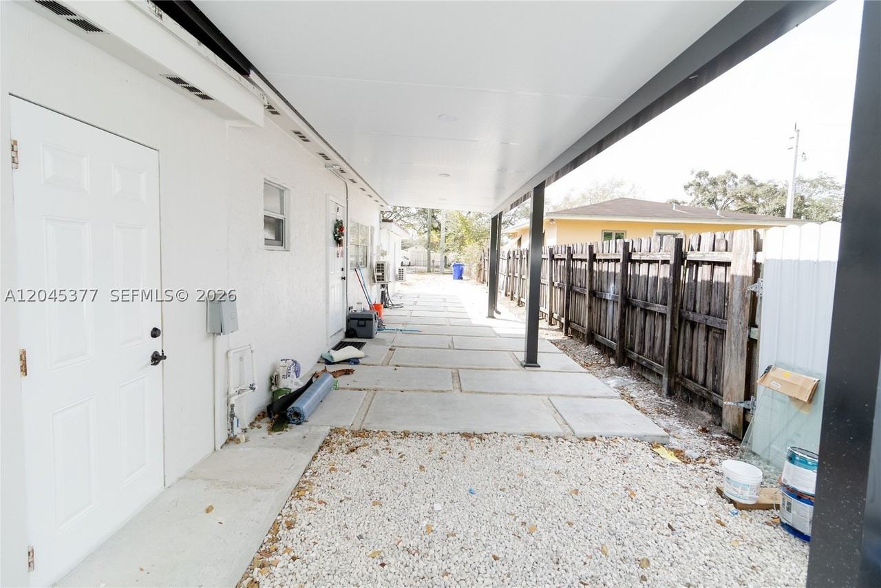 5803 Buchanan St - Photo 2 of 9