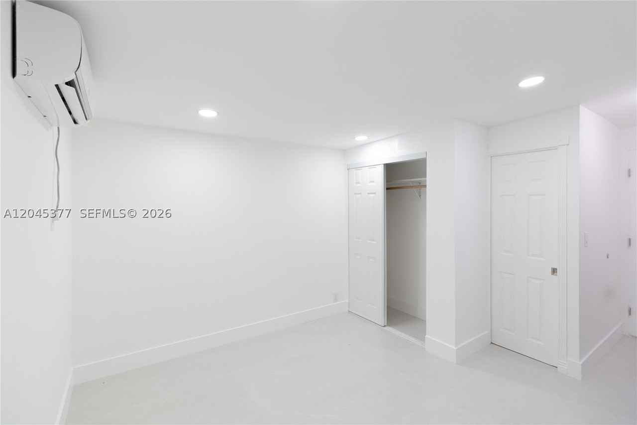 5803 Buchanan St - Photo 5 of 9