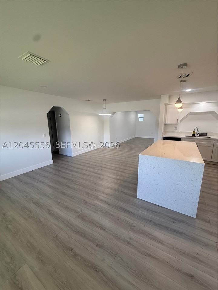 8720 Nw 11th St - Photo 2 of 12