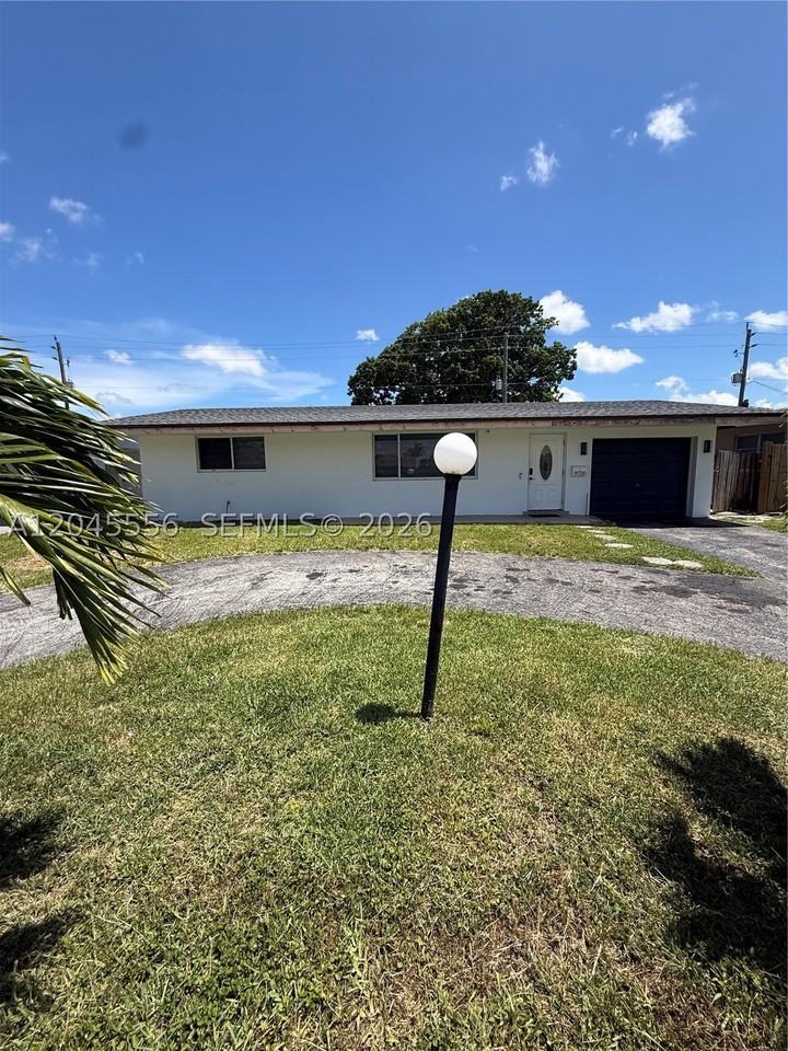 8720 Nw 11th St - Photo 3 of 12