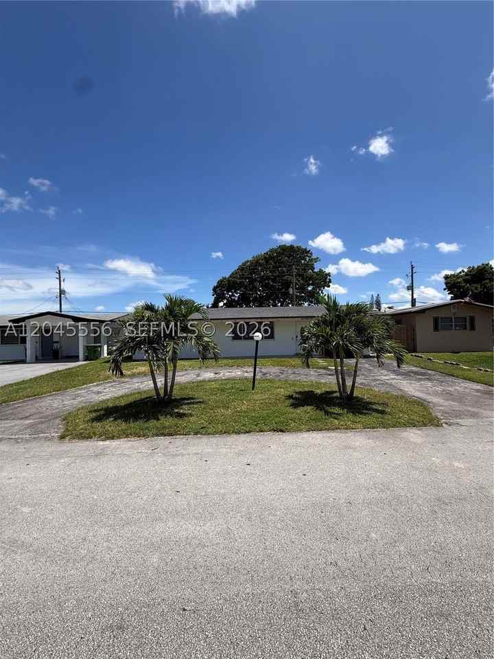 8720 Nw 11th St - Photo 4 of 12