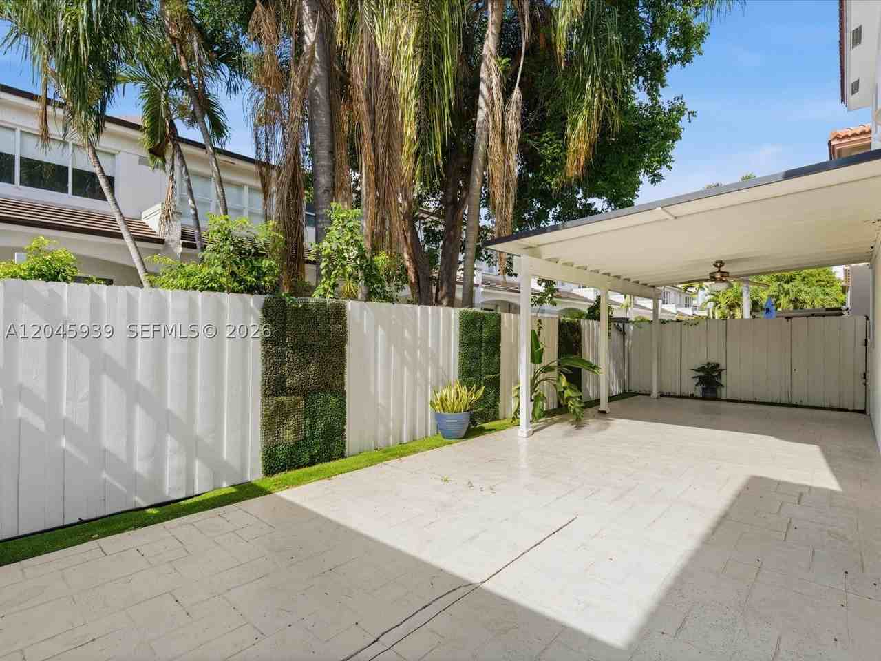 11274 Nw 43rd Ter #0 - Photo 4 of 32