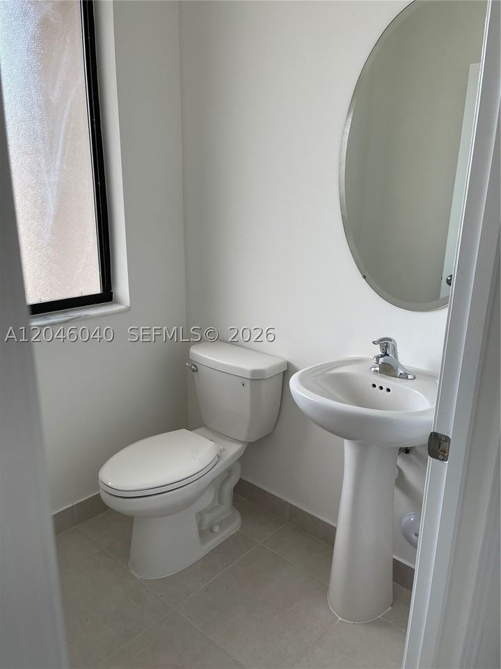 21447 Ne 2nd Pl - Photo 3 of 23
