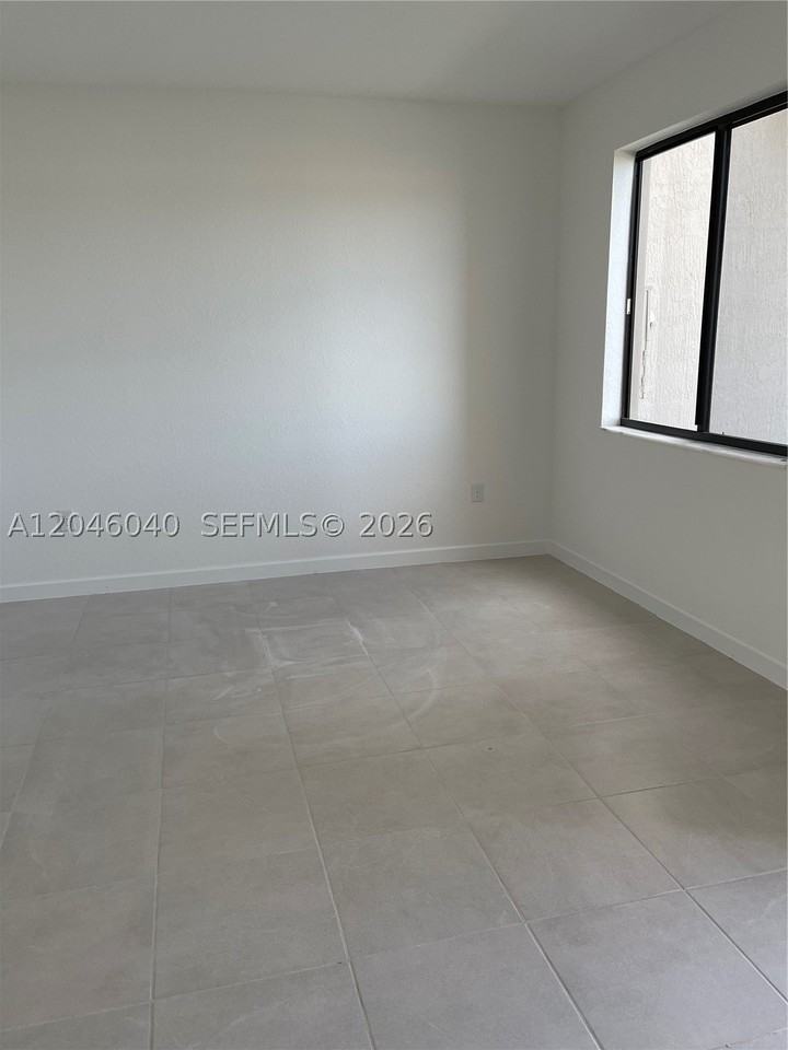 21447 Ne 2nd Pl - Photo 5 of 23