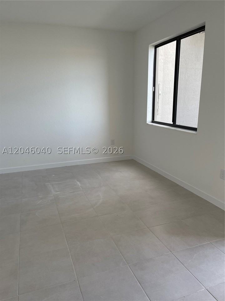 21447 Ne 2nd Pl - Photo 6 of 23