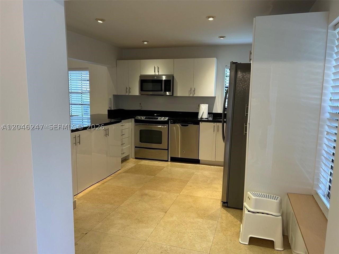 21220 Harbor Way #221-22 - Photo 7 of 31