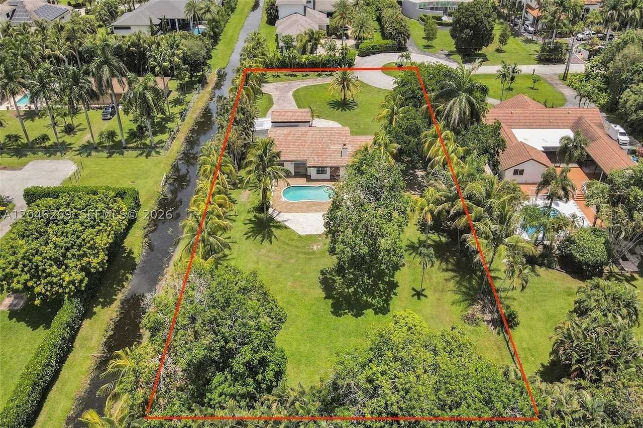 11460 Sw 1st Ct - Photo 2 of 33