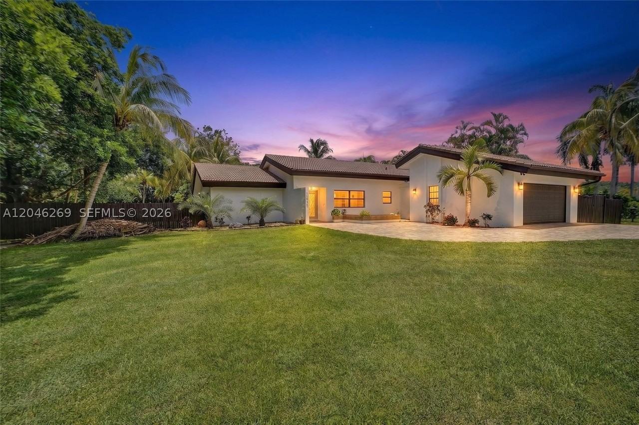 11460 Sw 1st Ct - Photo 3 of 33