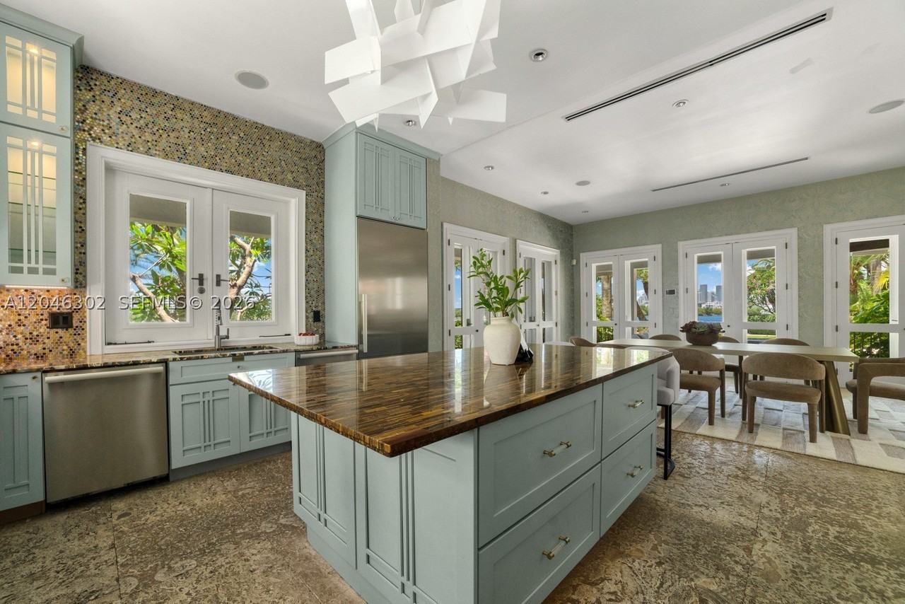 16 Palm Ave - Photo 6 of 39