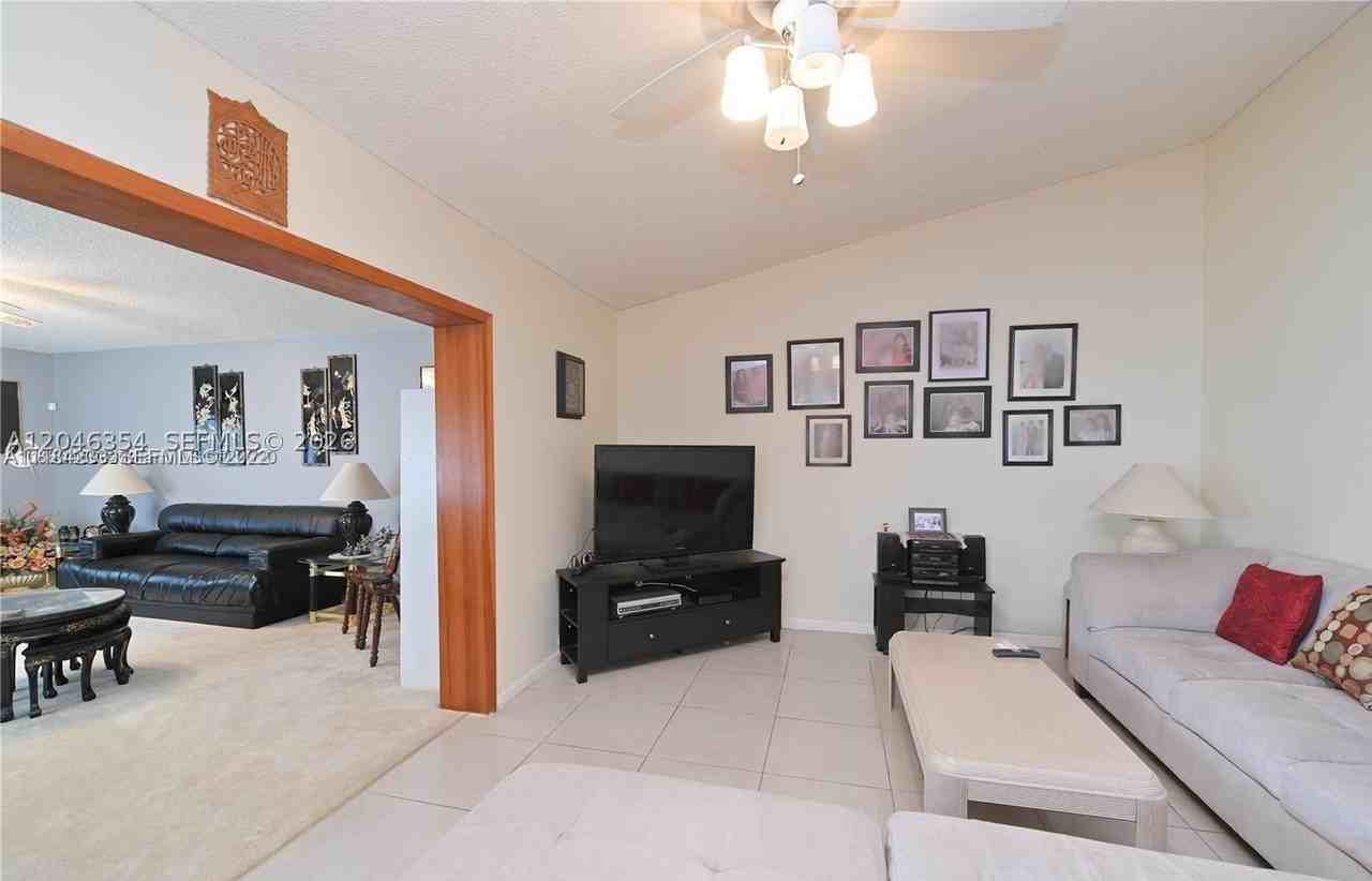 9612 Sw 117th Ave #9612 - Photo 6 of 14