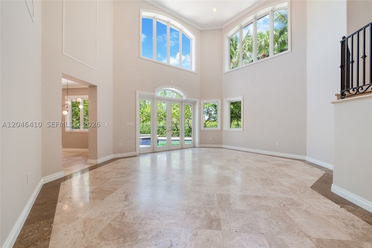 13680 Deering Bay Dr #13680 - Photo 2 of 21