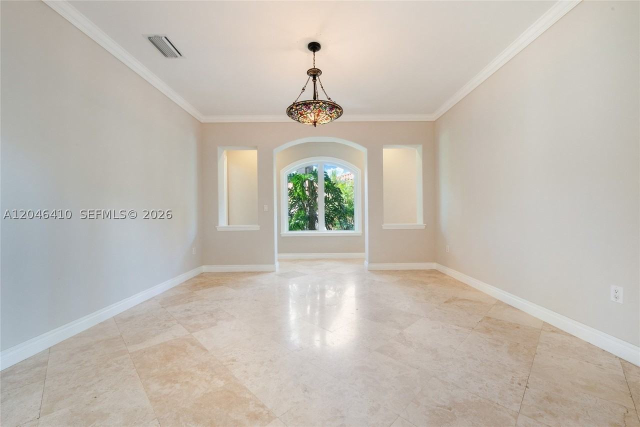 13680 Deering Bay Dr #13680 - Photo 4 of 21