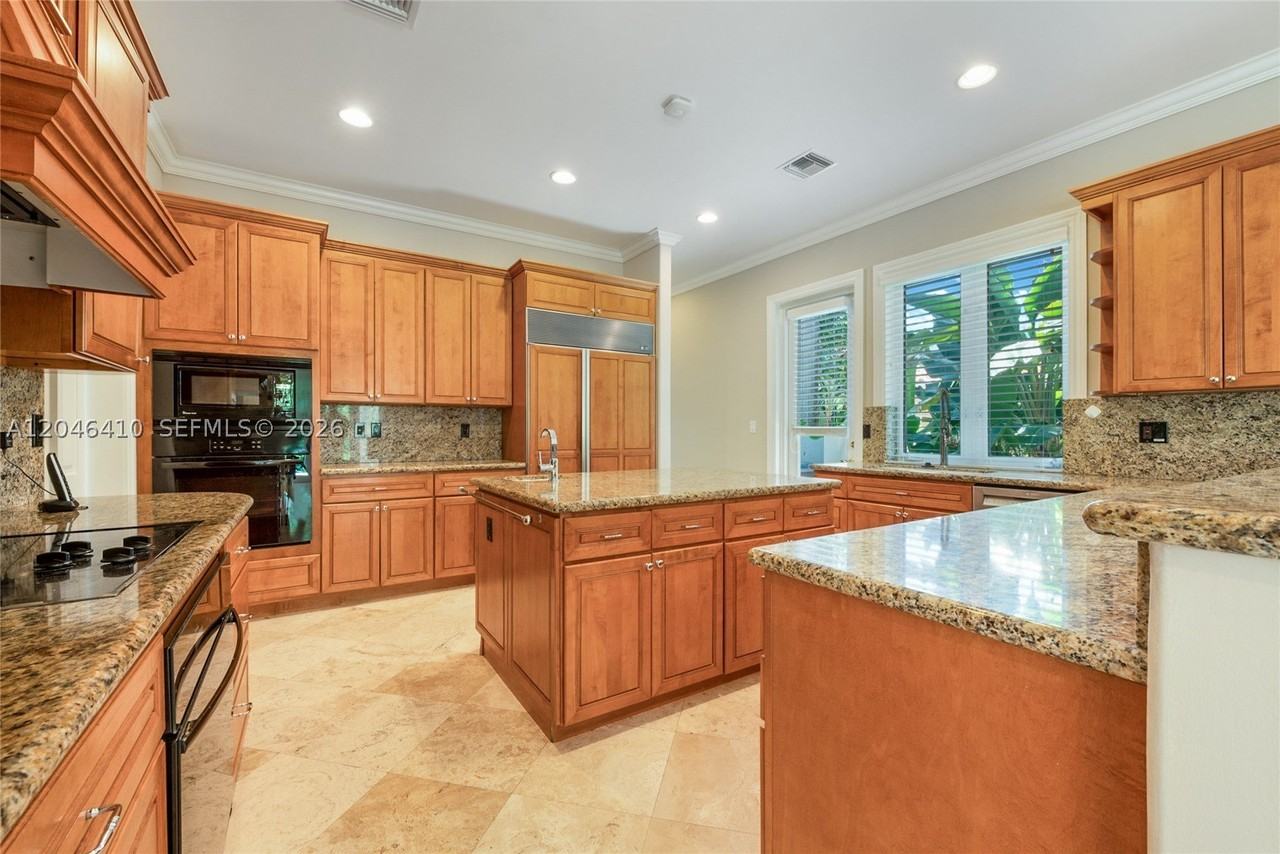 13680 Deering Bay Dr #13680 - Photo 6 of 21