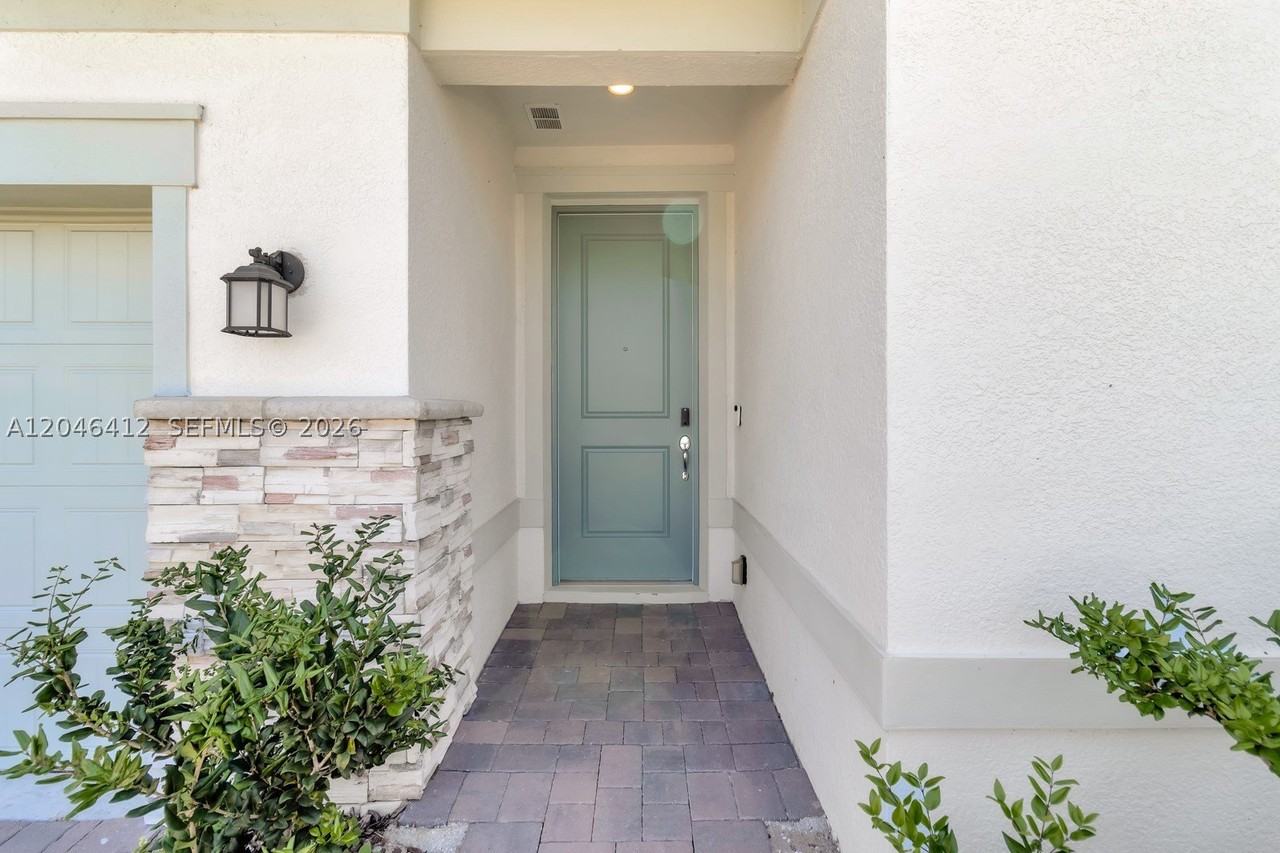 2081 Mossy Vine Ave - Photo 3 of 25