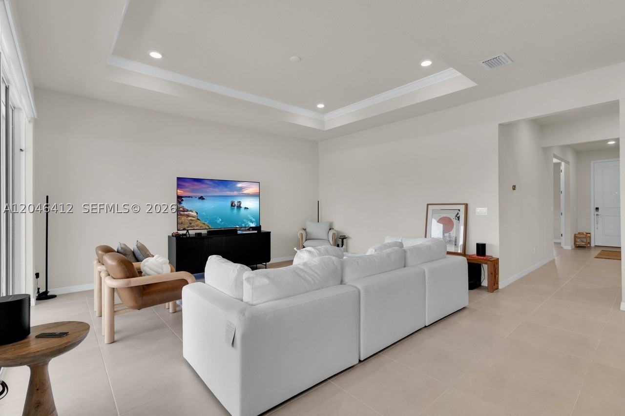2081 Mossy Vine Ave - Photo 6 of 25