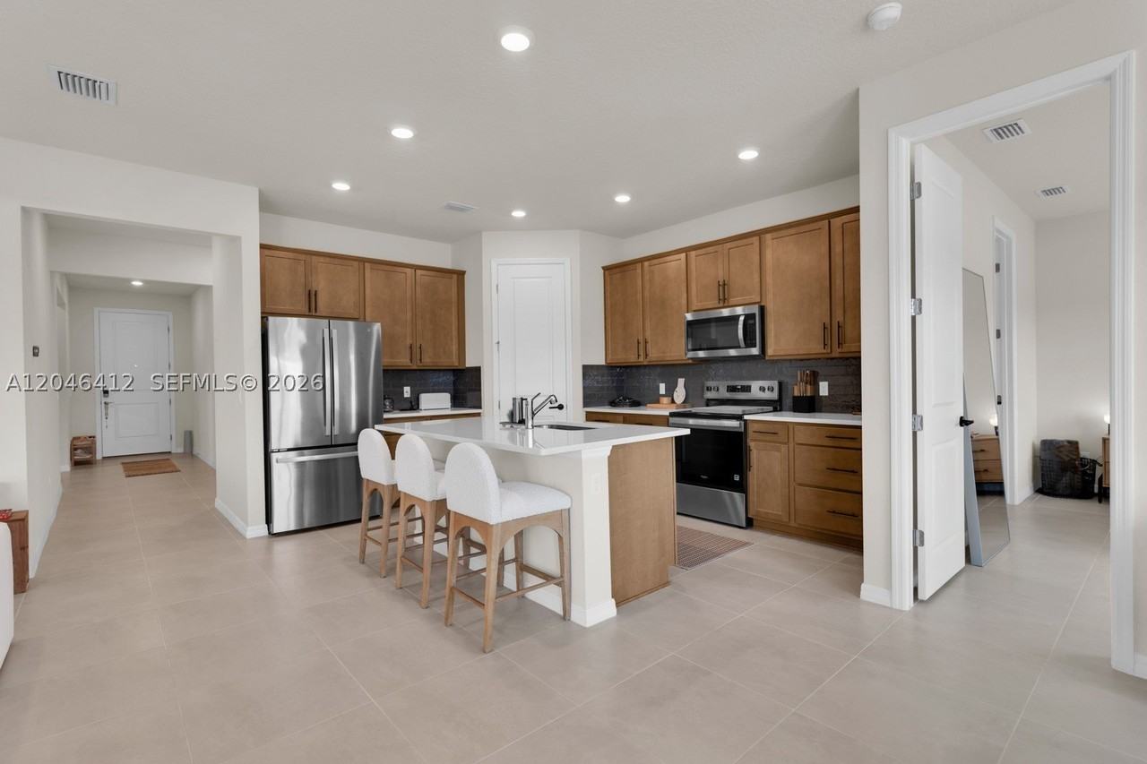 2081 Mossy Vine Ave - Photo 7 of 25