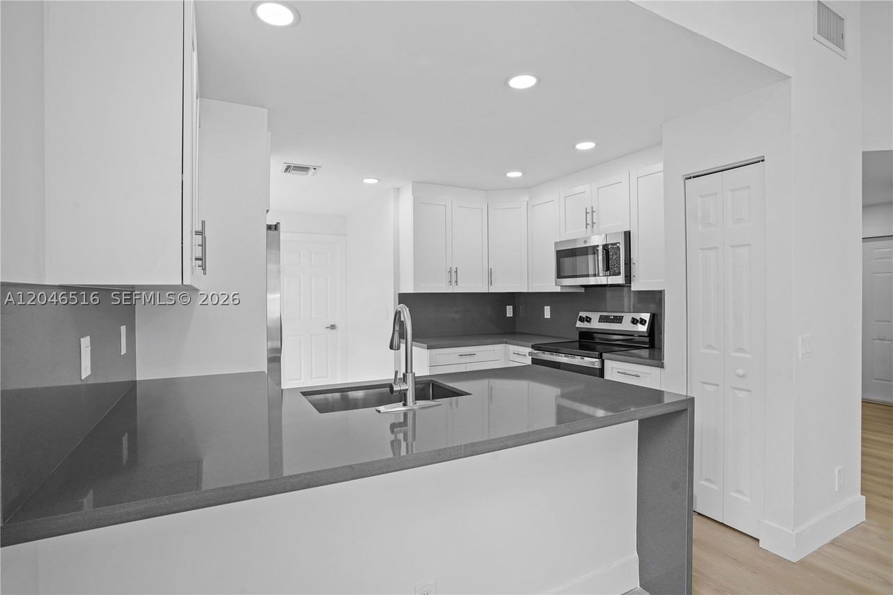 9354 Arborwood Cir #9354 - Photo 5 of 18