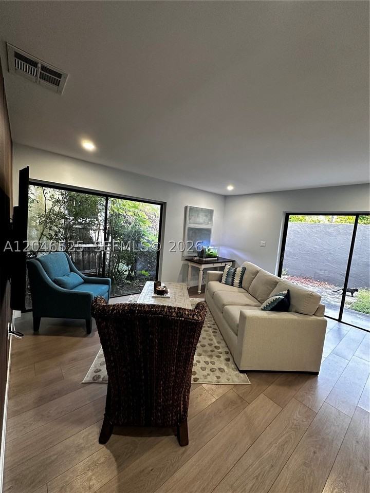 3793 Sw 28th St #3793 - Photo 4 of 12