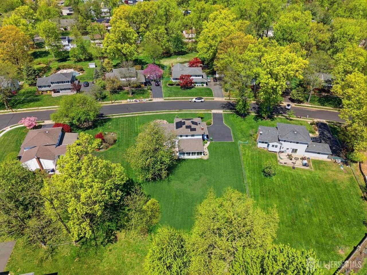 34 Ventnor Dr - Photo 3 of 37