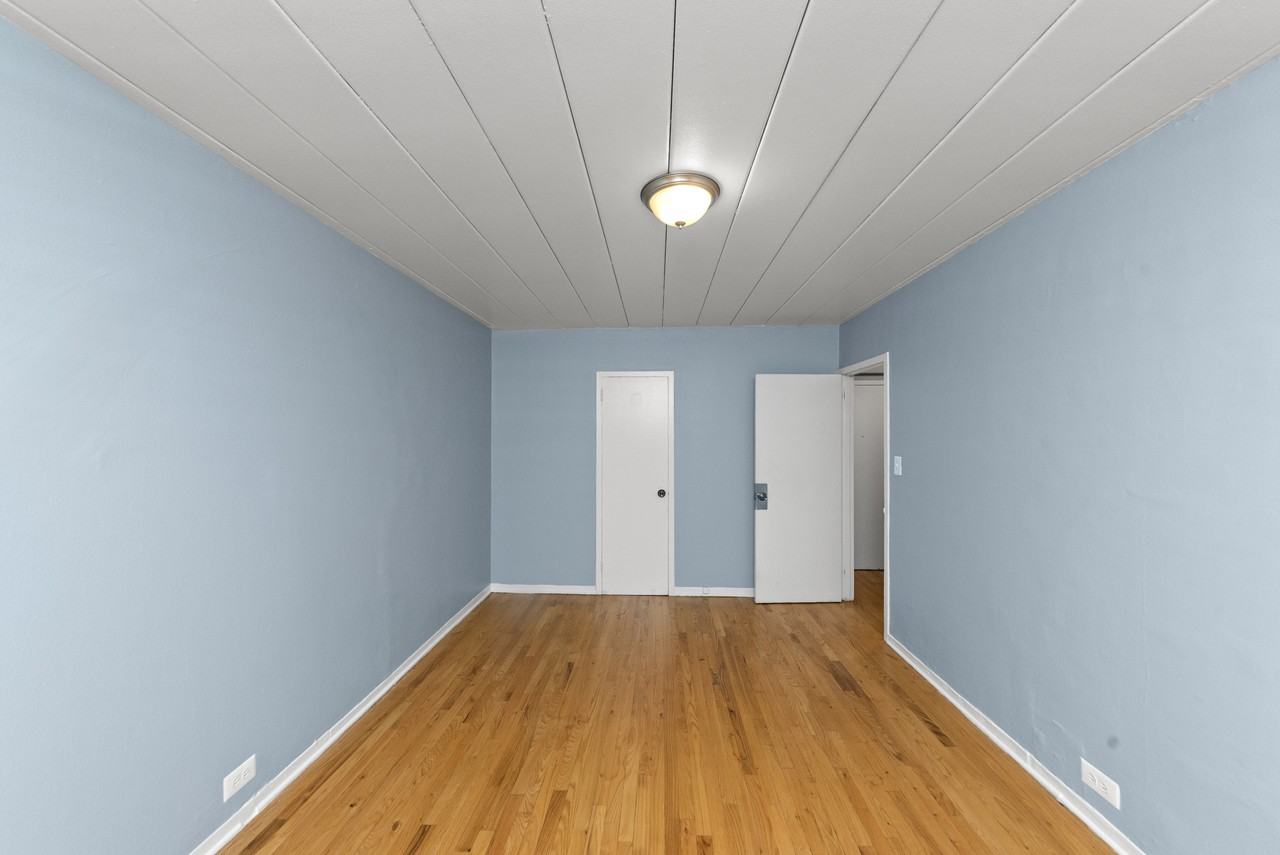 1360 W Touhy Ave #102 - Photo 4 of 10