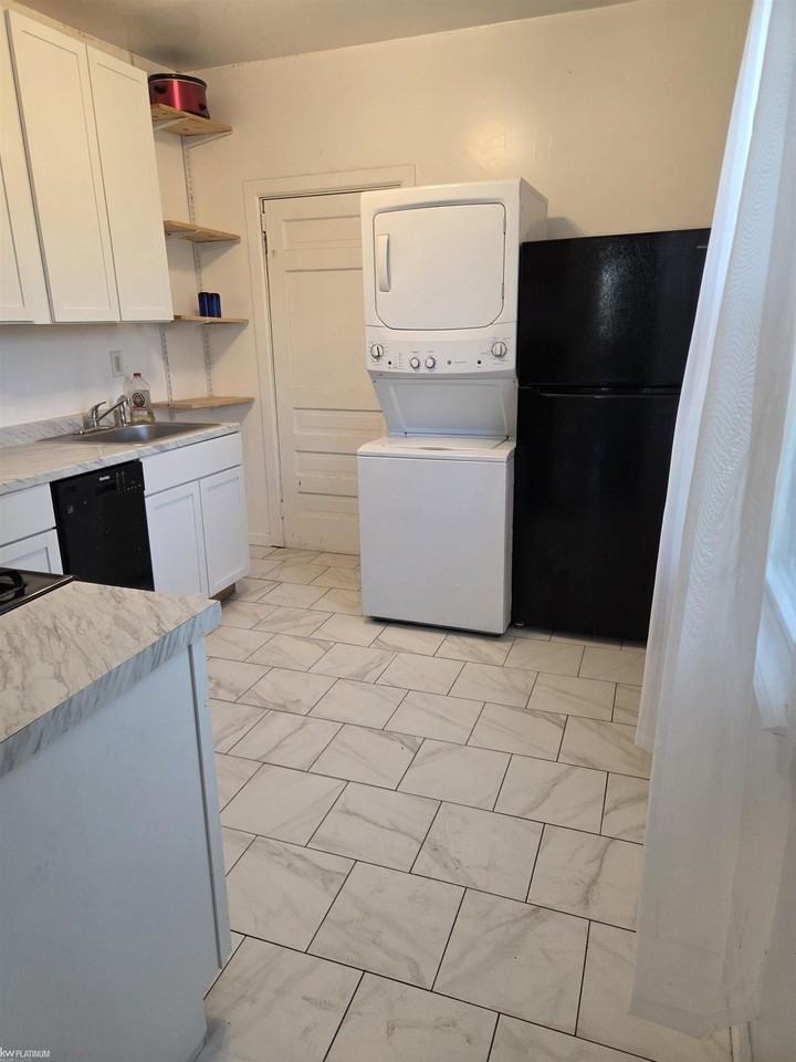 9405 Navarre St - Photo 3 of 7