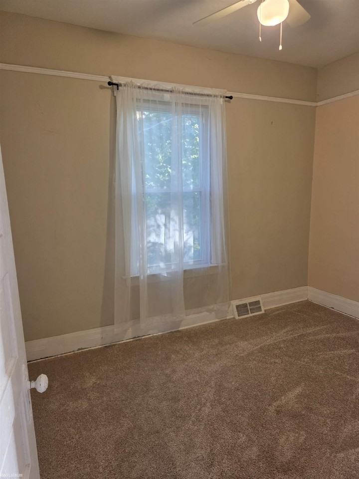 9405 Navarre St - Photo 4 of 7