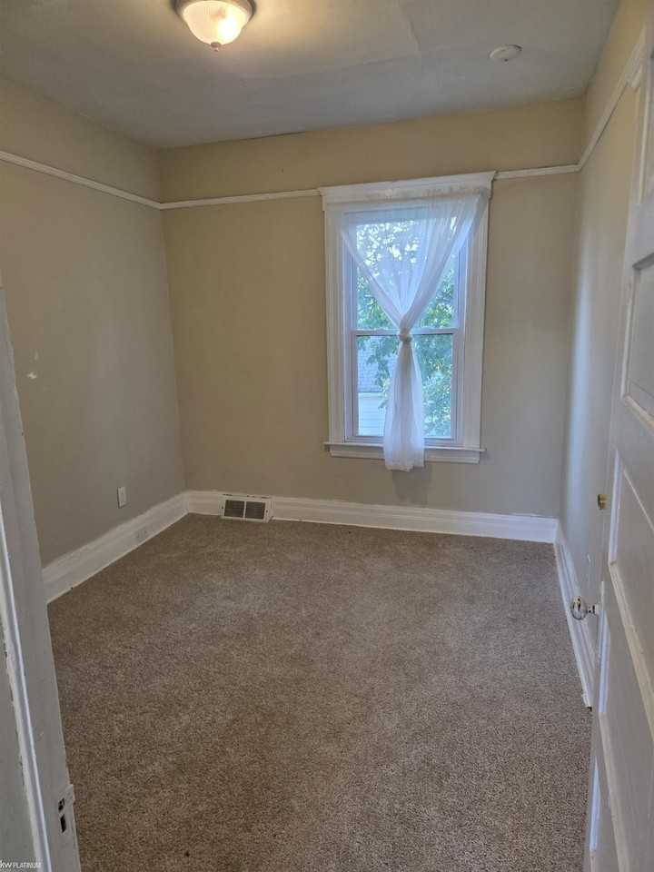9405 Navarre St - Photo 6 of 7