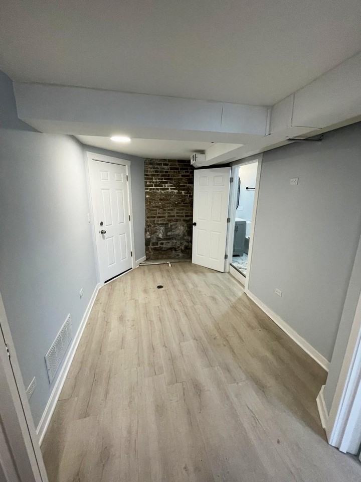 914 N California Ave #CH1 - Photo 6 of 8