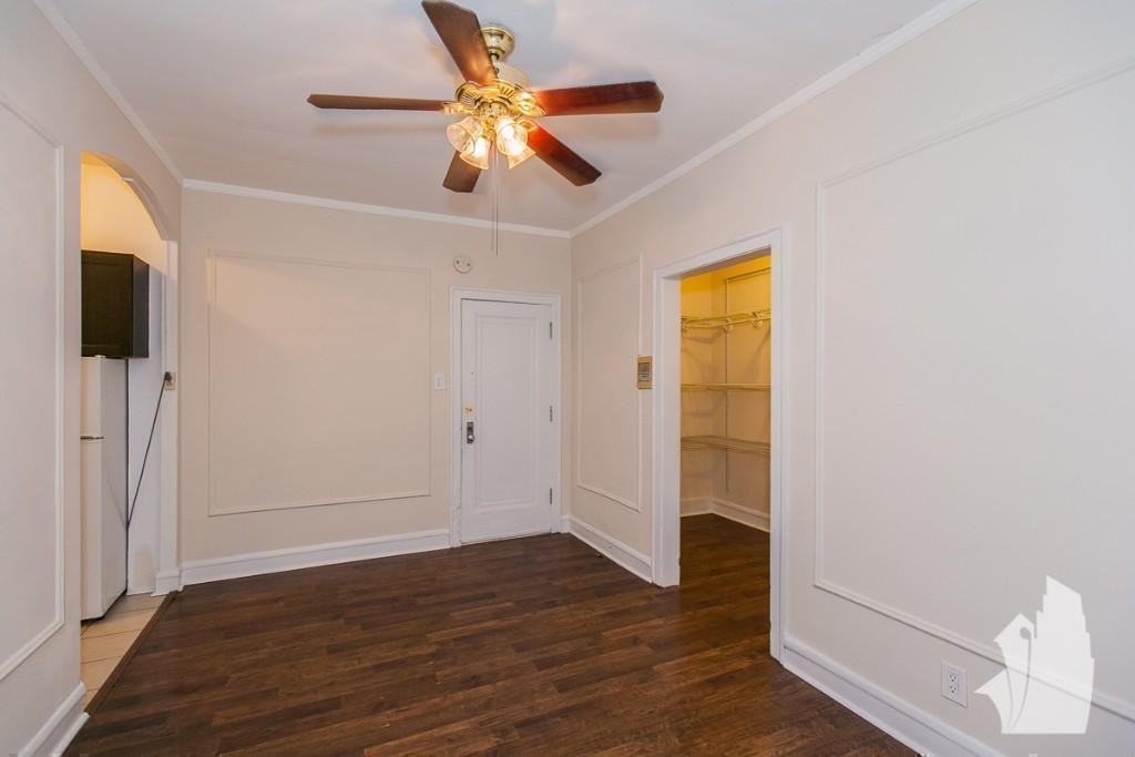 2827 N Burling St #01 - Photo 2 of 8