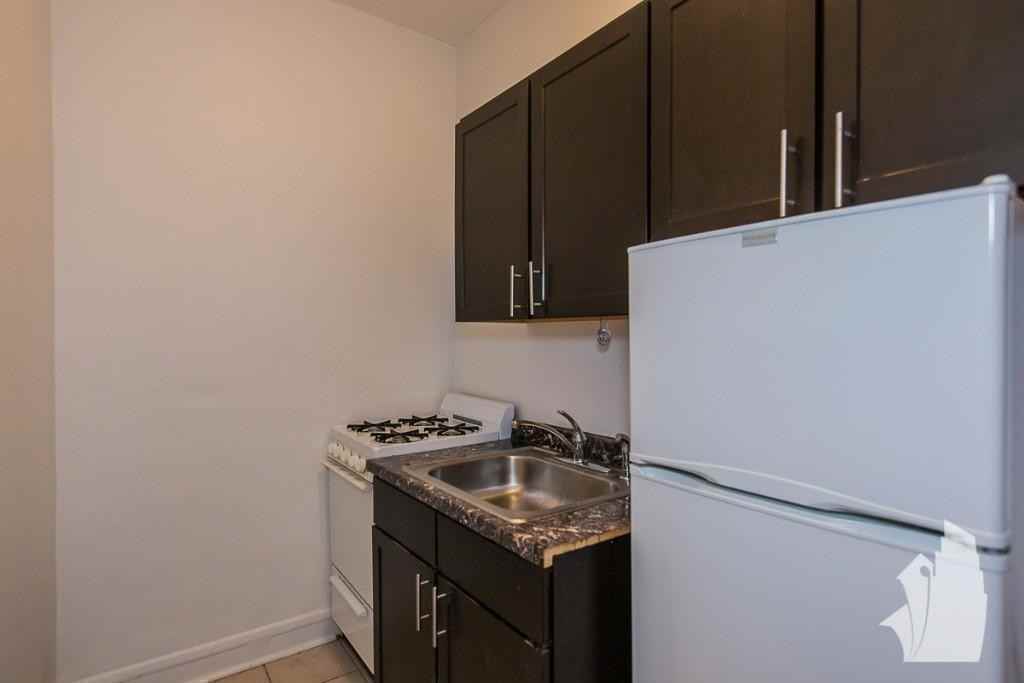 2827 N Burling St #01 - Photo 4 of 8