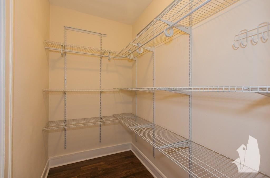 2827 N Burling St #01 - Photo 6 of 8