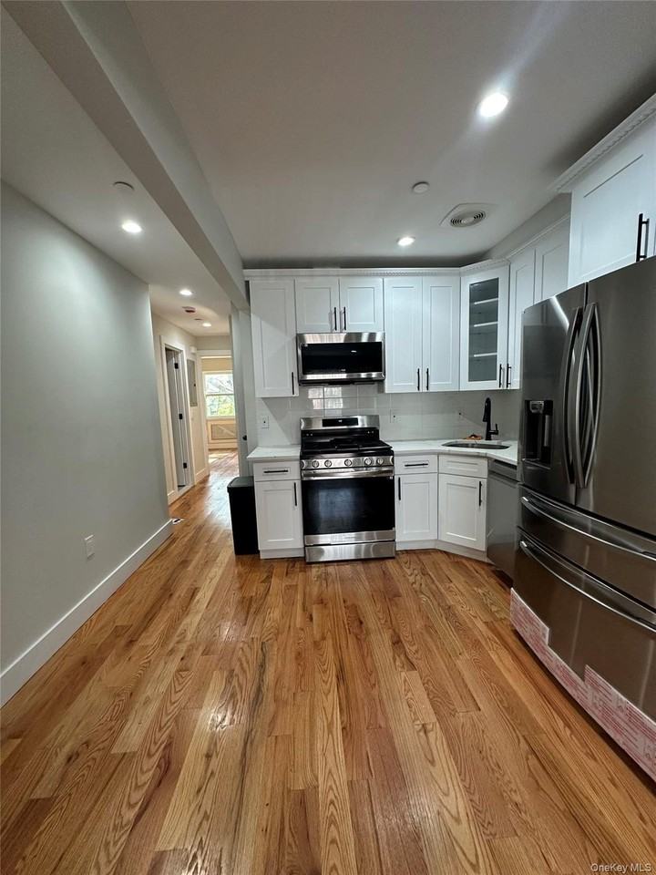 238 Wyona St #2 - Photo 5 of 7