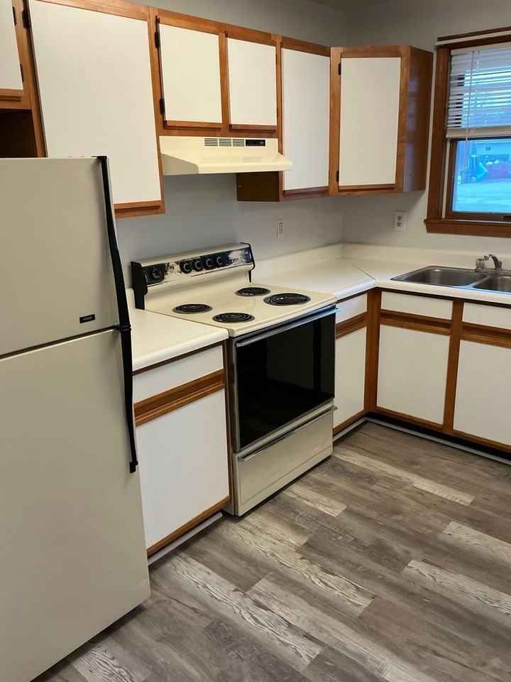 800 Civic Center Drive - Photo 2 of 7