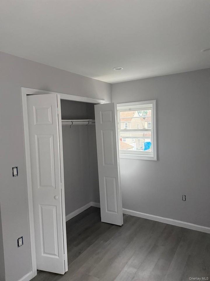 9050 Francis Lewis Blvd - Photo 3 of 8