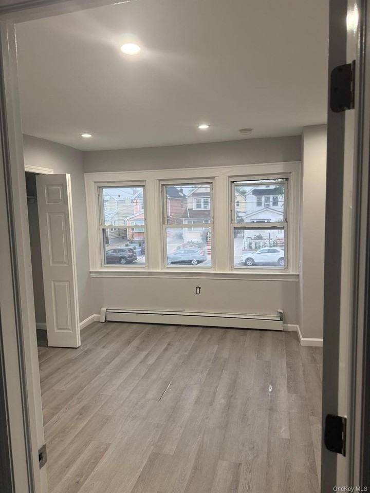 9050 Francis Lewis Blvd - Photo 7 of 8