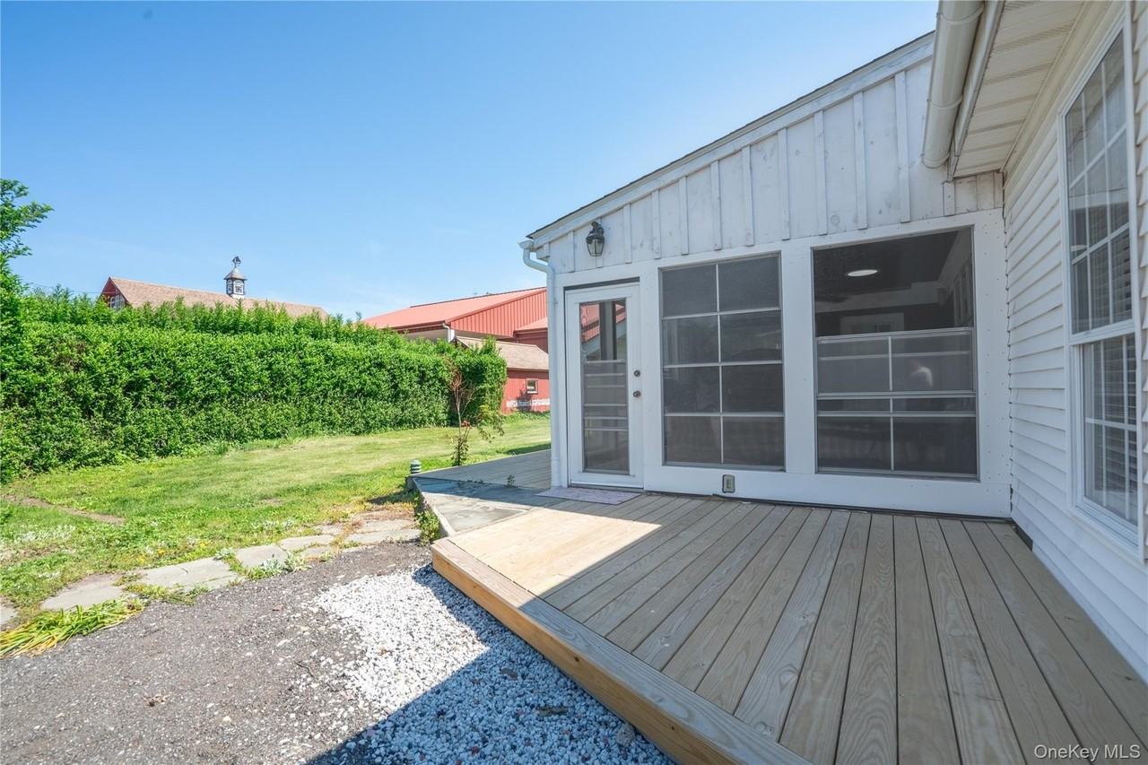 24435 Main Rd - Photo 3 of 15