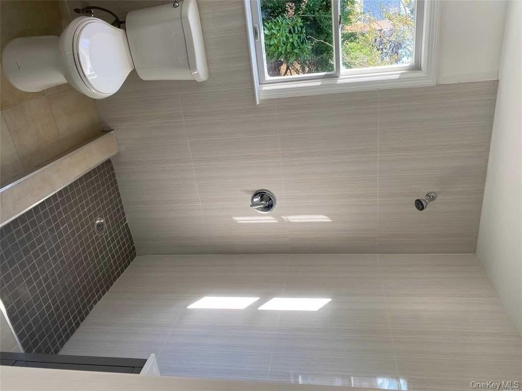 158 Rhodes Ave - Photo 4 of 6
