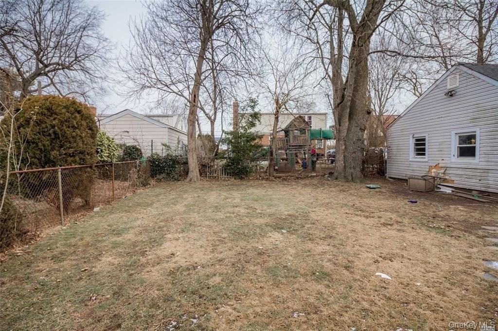 158 Rhodes Ave - Photo 5 of 6