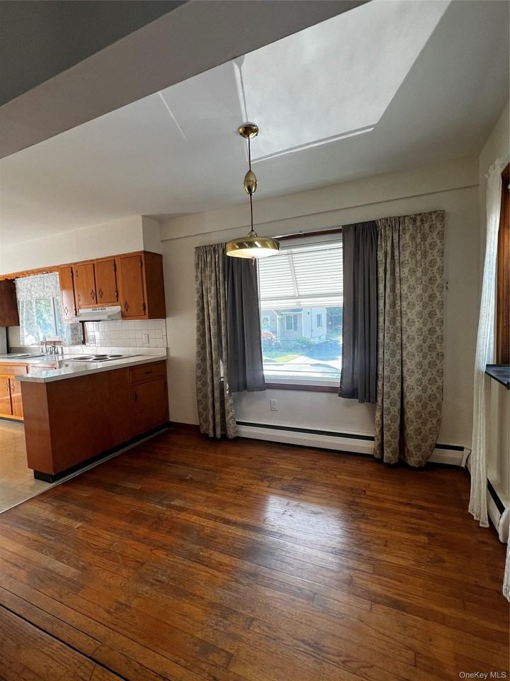 105 Cedar Ave - Photo 3 of 11