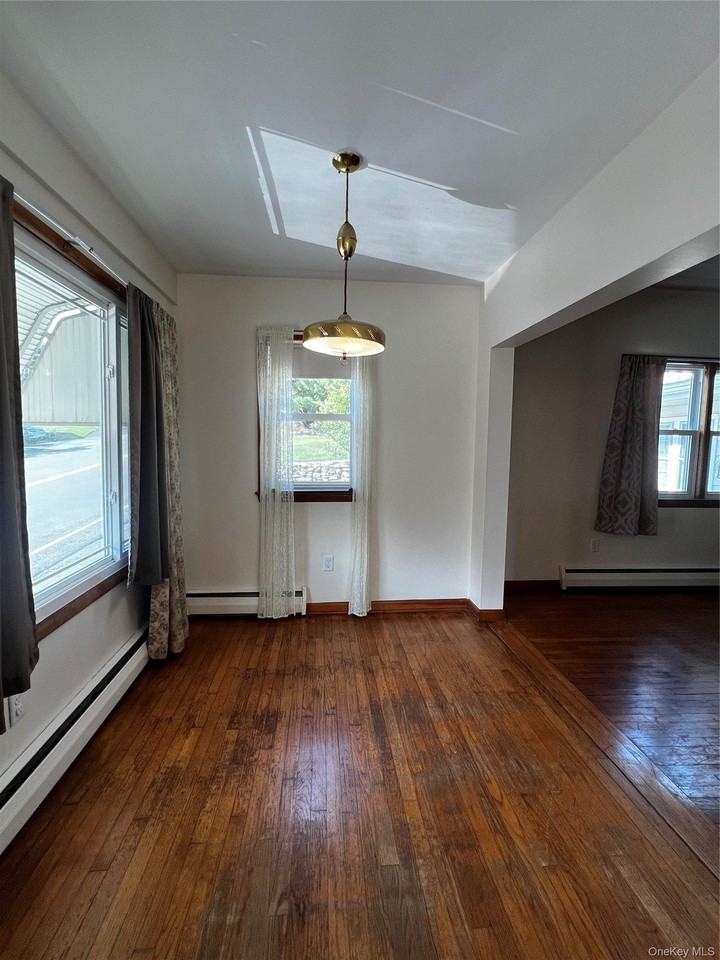 105 Cedar Ave - Photo 4 of 11