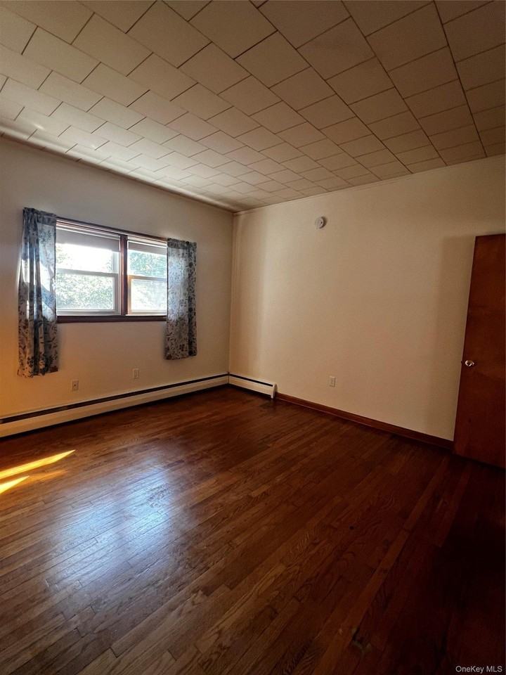 105 Cedar Ave - Photo 7 of 11