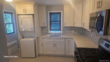 featured image of 560 E Park Ave #2ndFL