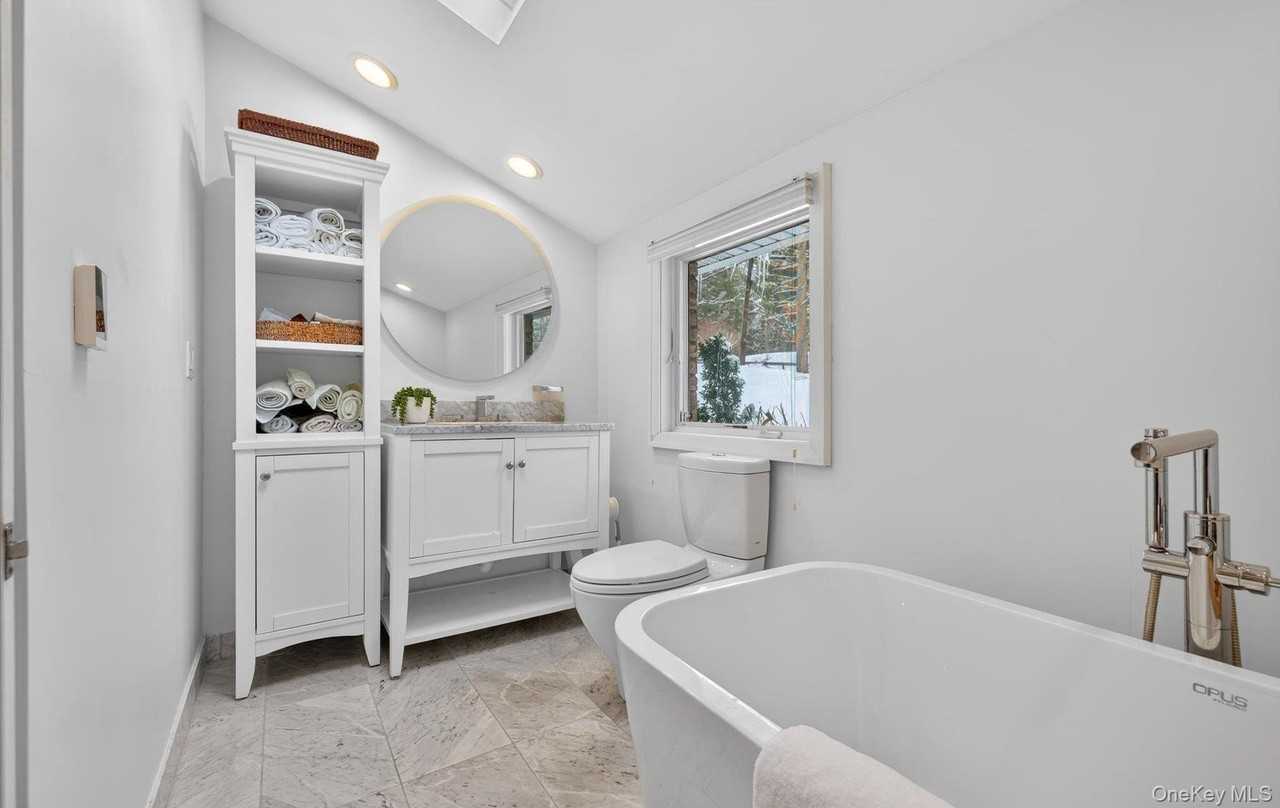 11 Juneau Blvd - Photo 6 of 38