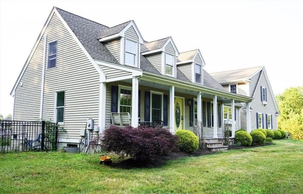 241 New Bedford Rd - Photo 3 of 25