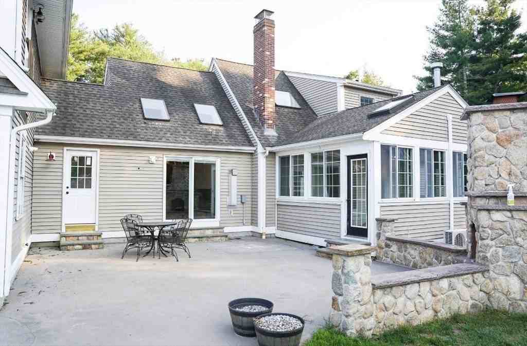 241 New Bedford Rd - Photo 5 of 25