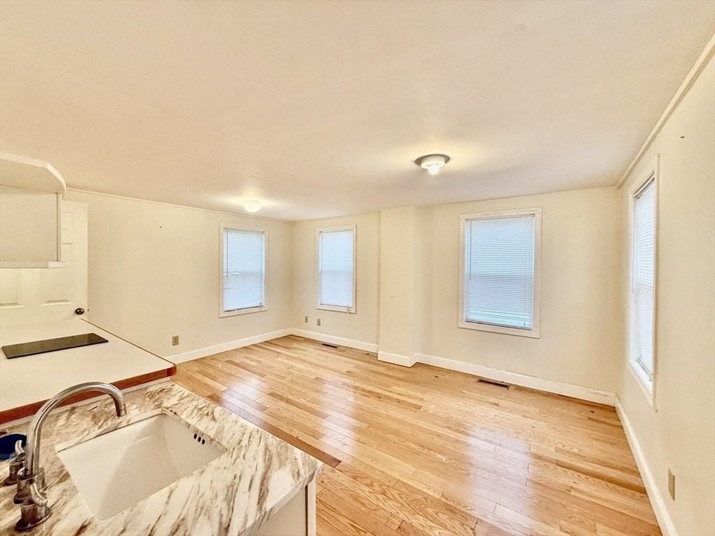 19 Common St #2 - Photo 4 of 9